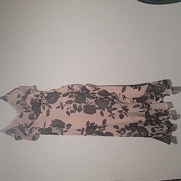 London Times Floral Print Ruffle Cold Shoulder Dress - Picture 7 of 9